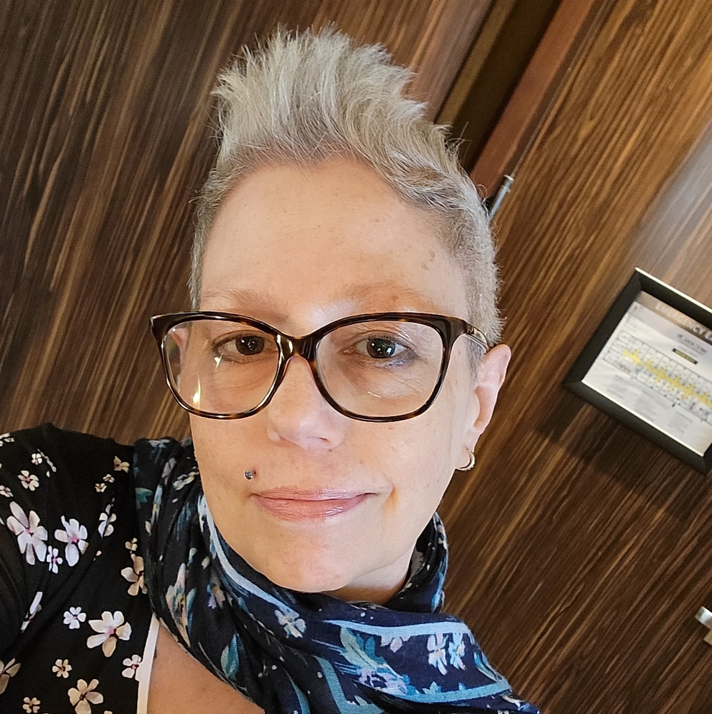 Meet your Posher, Leslie